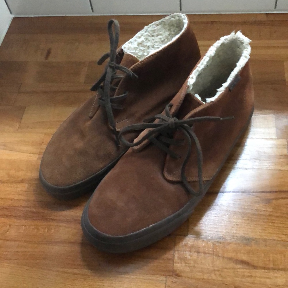 Vans suede chukka mid tops